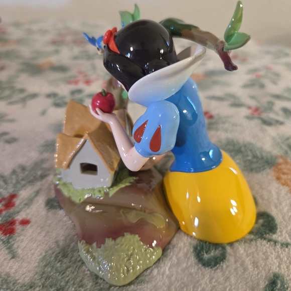 52Toys X Disney Princess Art Gallery SNOW WHITE Collectible Figurine - Picture 3 of 10